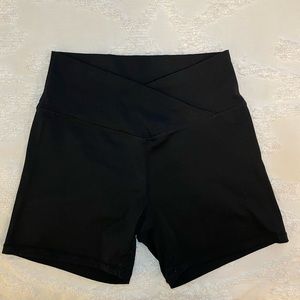 V waistband athletic shorts
